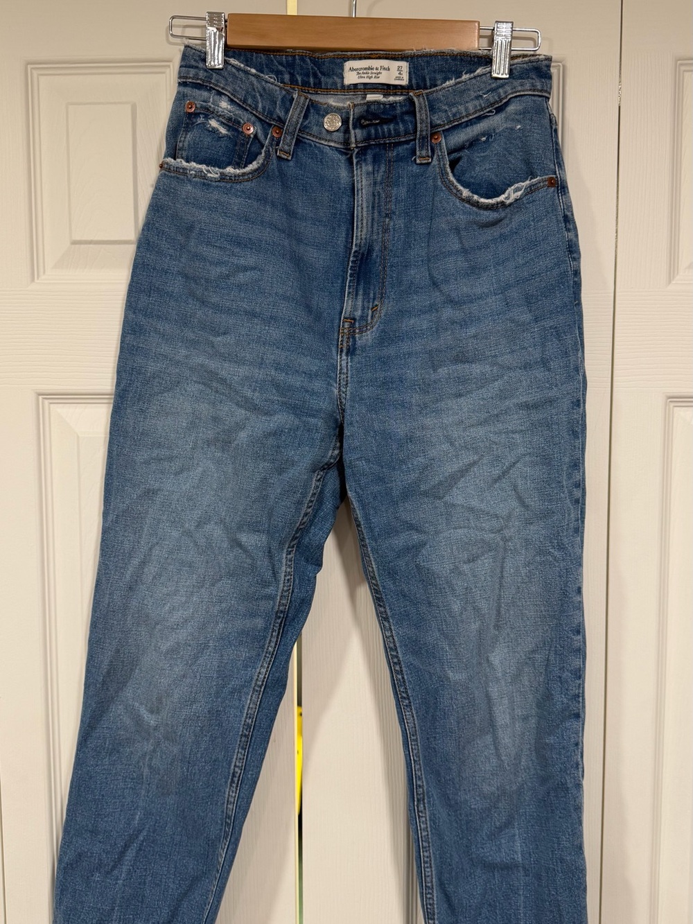 Abercrombie & Fitch Women's Medium Blue High-Rise Straight Jeans